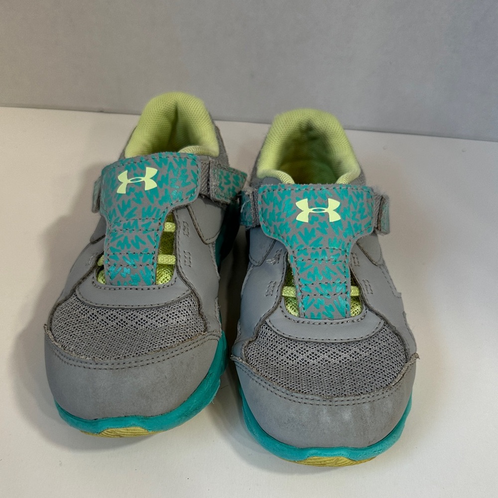 Under armour kids shoes size 10